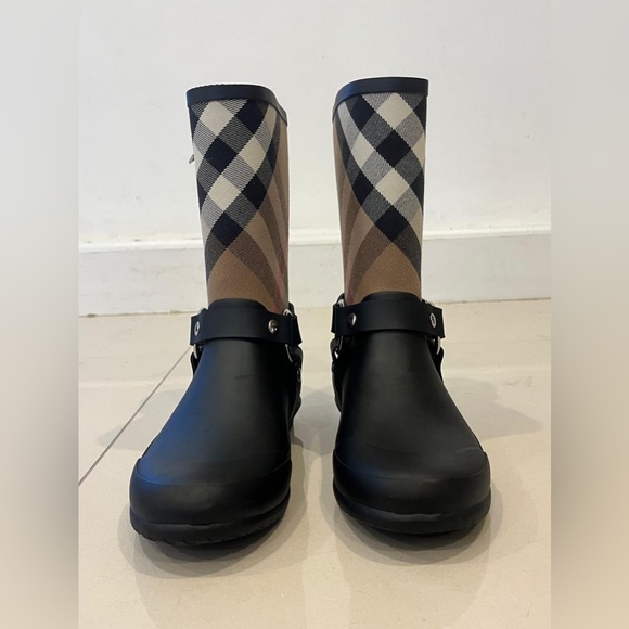 NWOB Burberry Zane Check Harness Rainboot - Picture 3 of 7